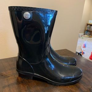 Black Ugg Sienna rain boots